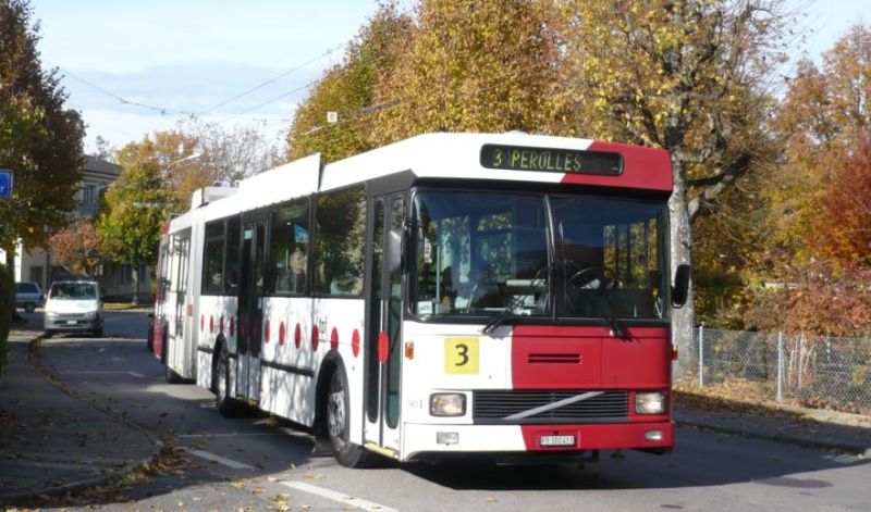 Volvo/Hess/ABB 501 war als erster DUO-Bus seit dem 21.10.87 in Betrieb, er gehörte zu den letzten drei DUO-Bussen, die am 22.12.2010 den letzten Linieneinsatz absolvierten. Foto: J. Lehmann, 3.11.2010