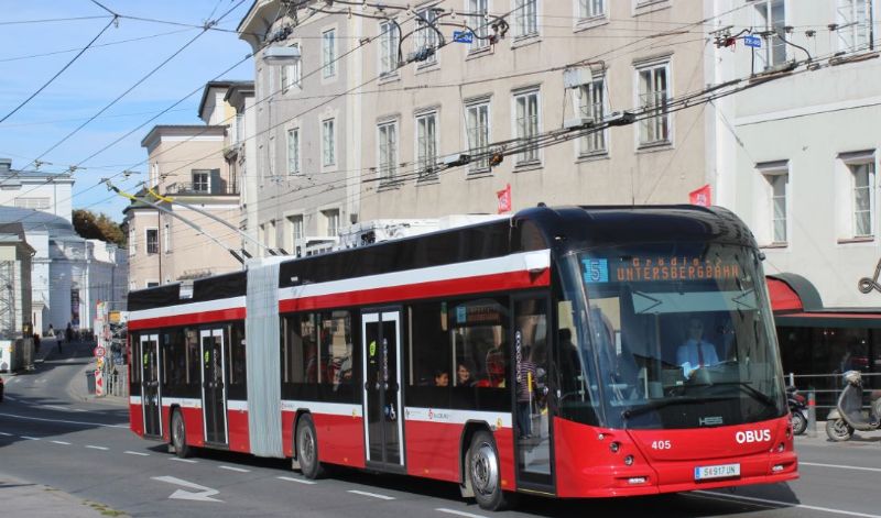 Jüngster Zuwachs im Wagenpark sind die eObusse für die Linie 5, die mit Batteriebetrieb verlängert wurde, hier der Hess SwissTrolley 405 am 19.10.2019. Foto: J.Lehmann