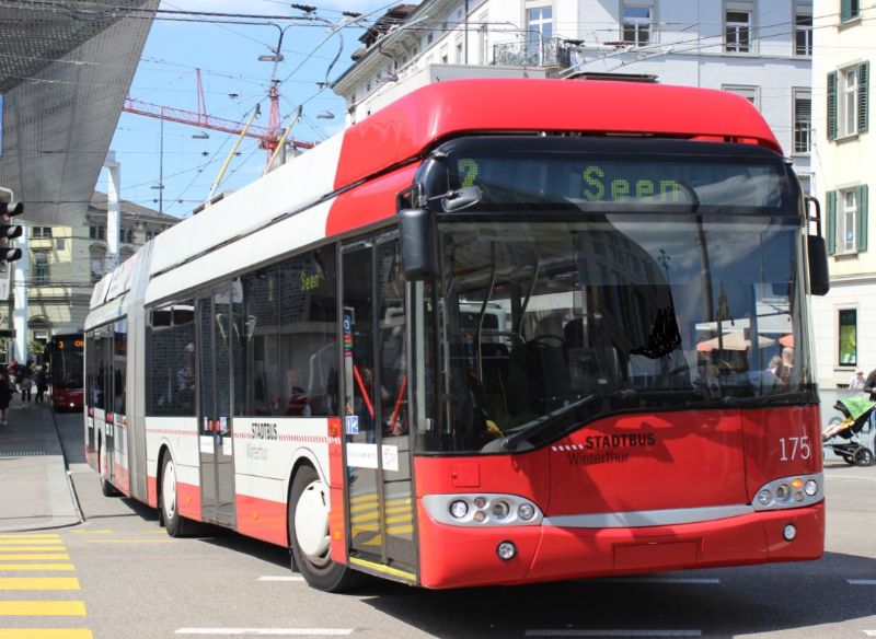 Zehn Gelenktrolleybusse der Firma Solaris erstzten 2004/05 eine gleiche Anzahl an mittlerweile 23-jährigen Gelenktrolleybussen, hier Tb.175 am 13.06.2019. Foto: J. Lehmann