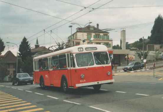 Am 23.09.1987 verkehrten noch viele gepflegte Altobusse in Lausanne, Wagen 649 vom Baujahr 1957, 1969 von Zürich übernommen, stand noch bis 1989 in Dienst, Foto: J. Lehmann