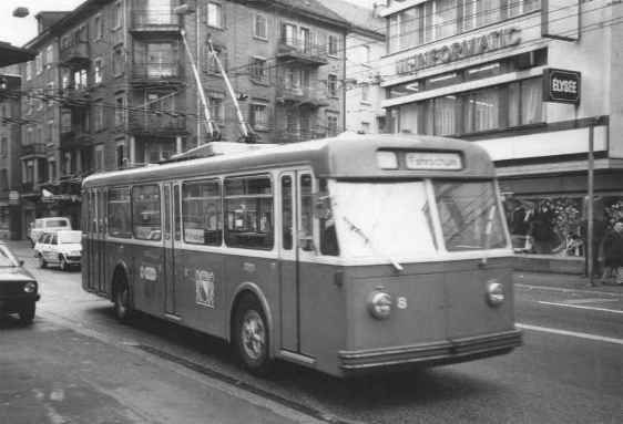 Die letzten Solotrolleybusse dienten in den letzten Betriebsjahren nur noch als Fahrschulwagen, hier Trolleybus 8 (Baujahr 1957) am 10.02.1988, Foto: J. Lehmann