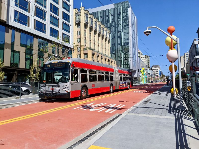 Eröffnungstag der neuen BRT Route - Foto San Francisco County Transportation Authority on Twitter @sfcta