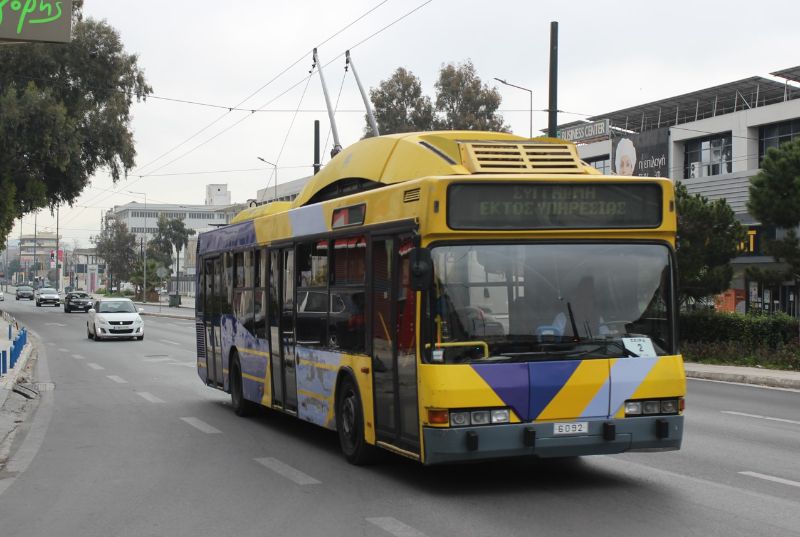 Das Depot in Piräus ist inzwischen geschlossen, die Trolleybusse müssen nun 9½ km vom Depot Rouf zum Einsatzort in Piräus über die Betriebsstrecke auf der Pireos bei Betriebsbeginn und -ende fahren. Foto: J. Lehmann, 2.3.25