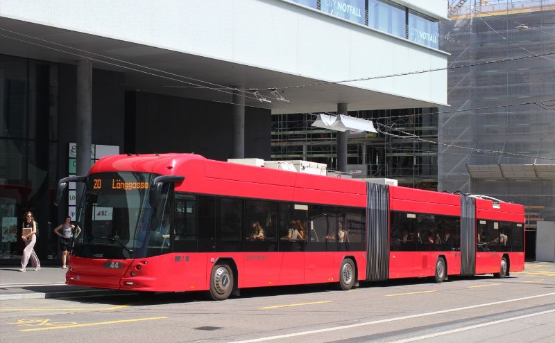 Nach rund 300 m Batteriefahrt fährt LighTram 44 die Haltestelle Schanzenstraße zum Eindrahten an. Foto: J. Lehmann, 19.6.2024