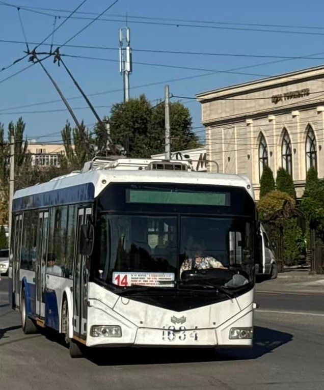 15 Niederflur-Trolleybusse BKM 321 stammen ebenfalls vom Baujahr 2018, hiervon befand sich Ende Oktober 2024 Wagen 1634 noch im Einsatz. Foto: Lars F. Richter