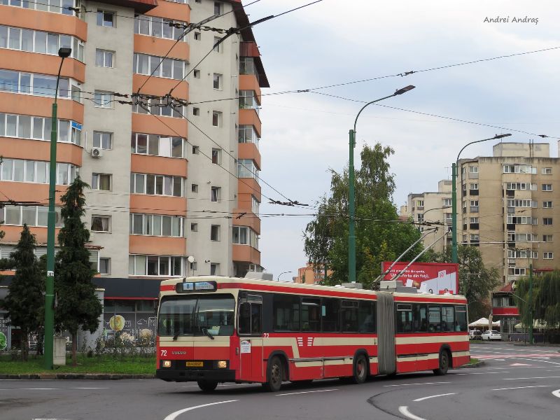 Noch in der alten Orginallackierung von Biel ist Wagen 70 im Einsatz auf der Linie 8. Foto: Andrei Andras, 25.10.2020