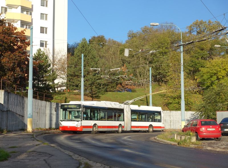 Irisbus/Skoda 25Tr Nr.6703 auf seiner Stammlinie 33 am 8.11.2023. Foto: J. Lehmann