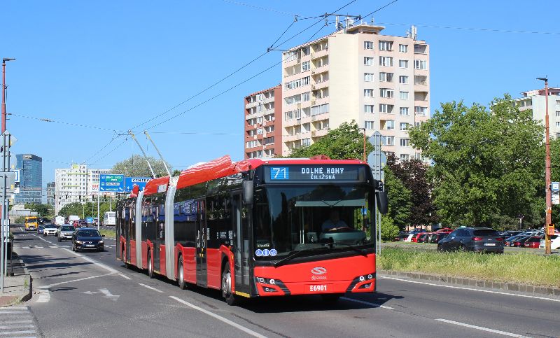 Solaris/Škoda- Doppelgelenktrolleybus 6901 im Einsatz auf der Linie 71 am 14.5.2024, an diesem Tag waren nur fünf der 13 Kurse von den 24,7m langen Fahrzeugen besetzt. Foto: J.Lehmann