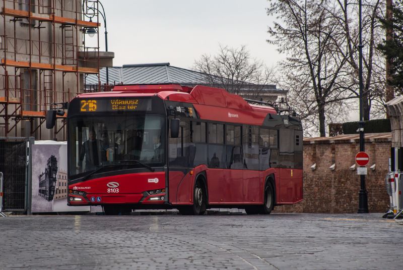 Solaris Trollino 8103 als Linie 216 am Schloss im Rahmen einer Testfahrt am 25.1.2023. Fotó: Stahl Csaba / Totalcar, siehe: