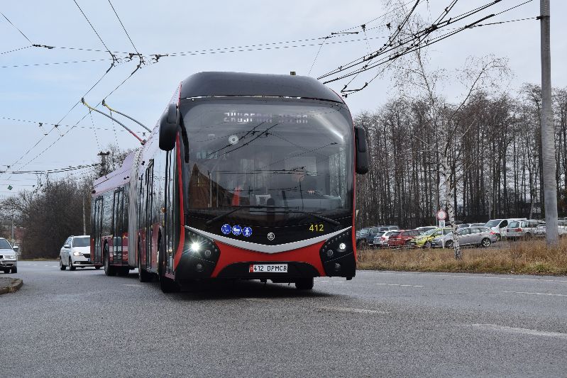 Präsentation des ersten SOR/Škoda 33Tr vor dem ersten Linieneinsatz. Foto: DPMČB, siehe: