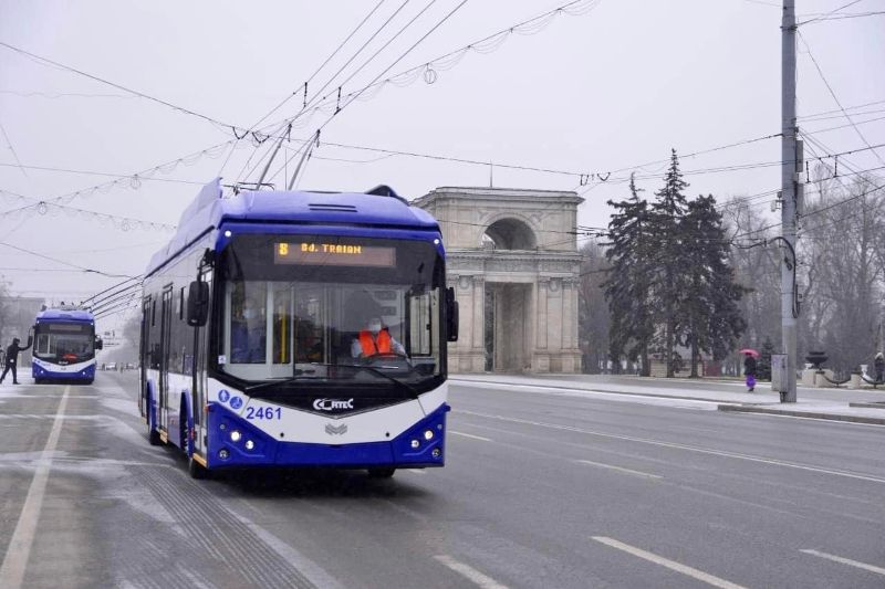 Abfahrt von Trolleybus 2461 nach der Präsentation der zehn neuen Trolleybusse. Foto via Facebook: Regia Transport Electric Chișinău