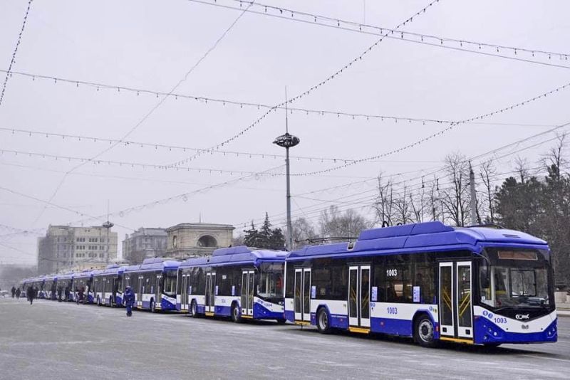 Präsentation der zehn neuen Trolleybusse im März 2022 in der Innenstadt. Foto via Facebook: Regia Transport Electric Chișinău