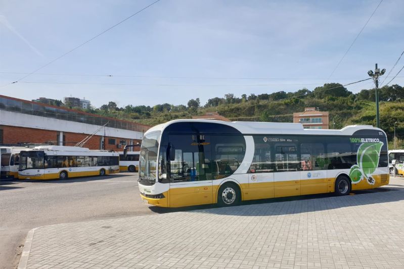 Auf dem Betriebshof sind neben den 2021 beschafften Batteriebus 513 der Firma BYD die abgestellten Trolleybusse festgehalten. Foto: D.Budach