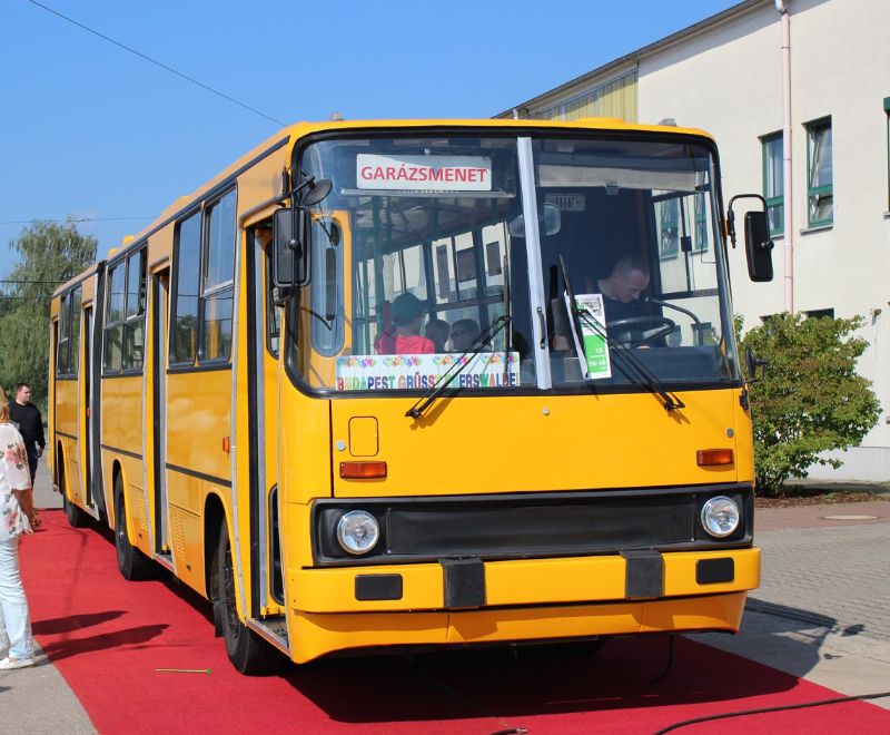 Leider wird der Ikarus T280 (ehemals Budapest) nur Ausstellungsstück sein, Fahrten mit dem Wagen sind im historischen Fahrplan nicht vorgesehen. Foto: J.Lehmann, 12.09.2015