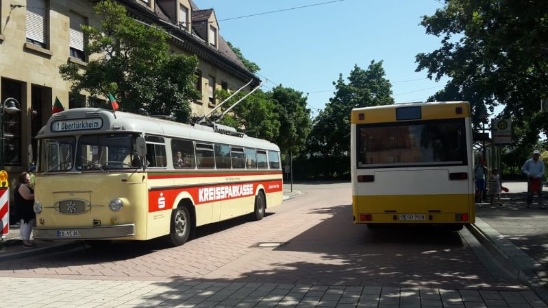 In Obertürkheim gab SHB-Museumsbus zur Fahrt in das Straßenbahnmuseum in Bad Cannstatt. Foto: R.Kiebler