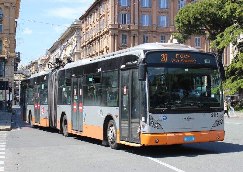 Die 17 VanHool-Gelenktrolleybusse sollen ersetzt werden und die derzeit einzige Trolleybuslinie durch drei Linien im Batteriemodus erheblich verlängert werden. Foto: J.Lehmann, 25.04.2023