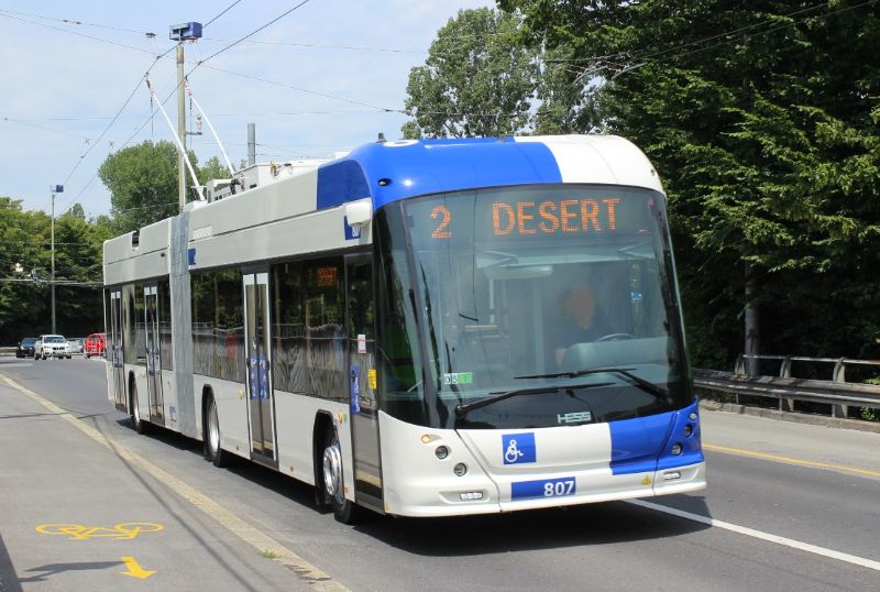 Letzte Auslieferung in der Schweiz ist das lighTram 19DC Nr.807 in Lausanne, am 26.6.21 stand es erst wenige Tage im Einsatz, hier an der Endstation der Linie 2 "Maladière-Lac". Foto: J. Lehmann