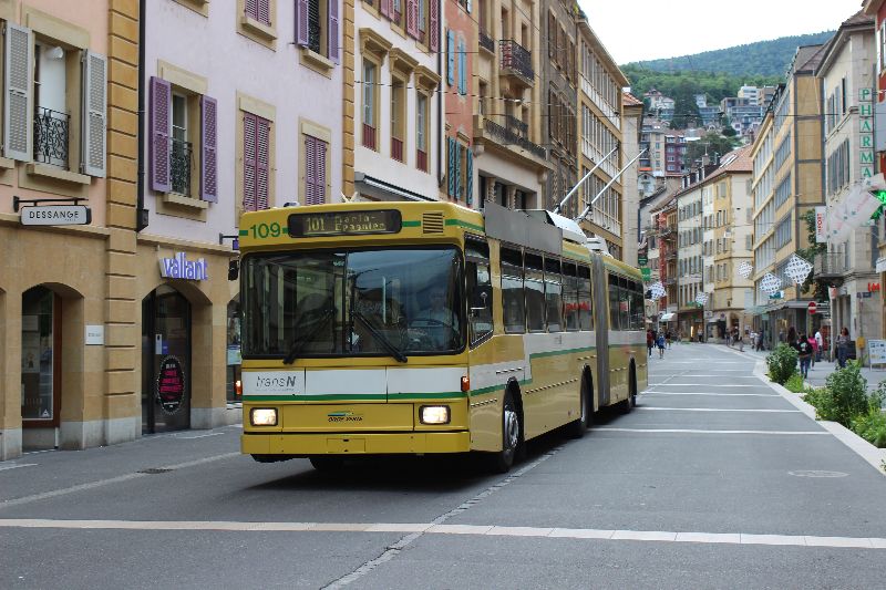 FBW/Hess/ABB-Wagen 109 auf der Rue du Seyon als Linie 101 am 22.6.21 unterwegs. Foto: J. Lehmann