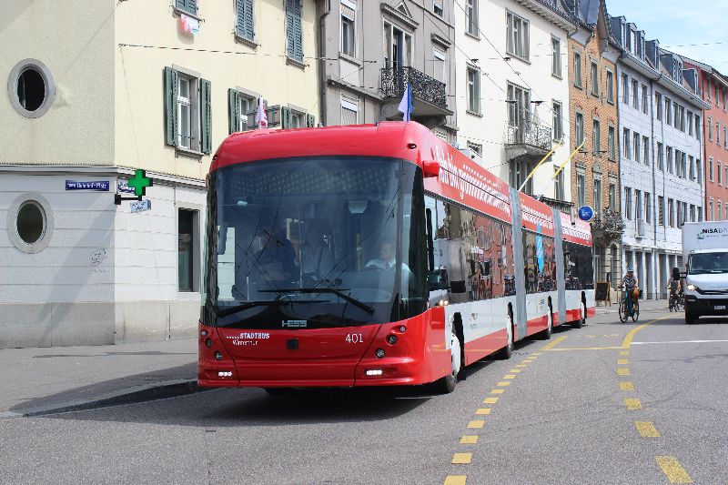 Um 13 Uhr brachte der LighTram 25DC die Besucher zum Bahnhof. Foto: J. Lehmann, 30.08.22