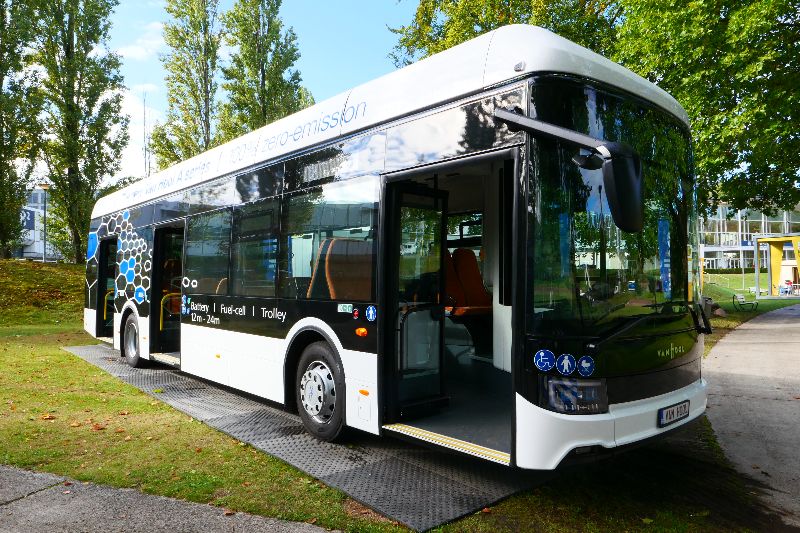 Der Van Hool A12 wird künftig auch als Trolleybus angeboten! Foto: Budach