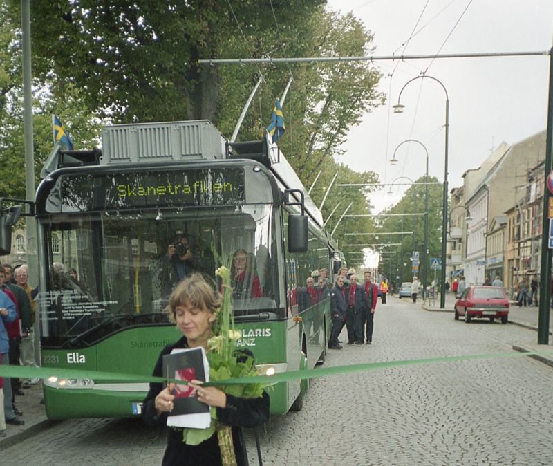 Die damalige Umweltministerin Lena Sommestad durchschnitt das Band zur Eröffnung des Trolleybusbetriebs vor 20 Jahren. Foto: J.Lehmann