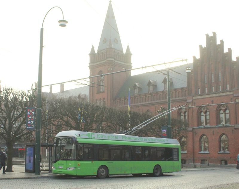 Als einziger Trolleybus von 2003 stand Wagen 6991 bis zuletzt im Einsatz, hier an der Haltestelle Rådhustorget. Foto: Frank Wonneberger