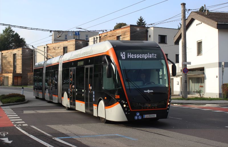 ExquiCity 236 am 12.9.22 als Linie 43 vom Stadtfriedhof zum Hessenplatz eingesetzt, die Verlängerung der Linie um 1 km zur Trauner Kreuzung ist weiterhin geplant. Foto: J. Lehmann