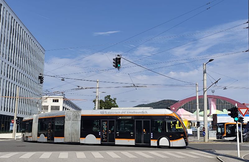 Exqui.City24 Nr. 227 bei der Ausfahrt aus der neuen Endschleife. Foto: Gunter Mackinger