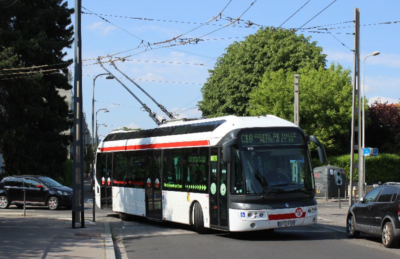 Im Vorfeld von Neubeschaffungen wurde der Wagenpark in Lyon stark verringert, so gingen alle Cristalis 12m-Trolleybusse bis Oktober 2024 außer Betrieb, der Wagen 1839, zuletzt auf der Linie C18 im Einsatz, wird als Museumswagen erhalten bleiben. Foto: J. Lehmann, 24.05.2023