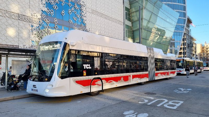 LighTram 4915 am ersten Einsatztag der Linie Tb12. Foto: Jorge