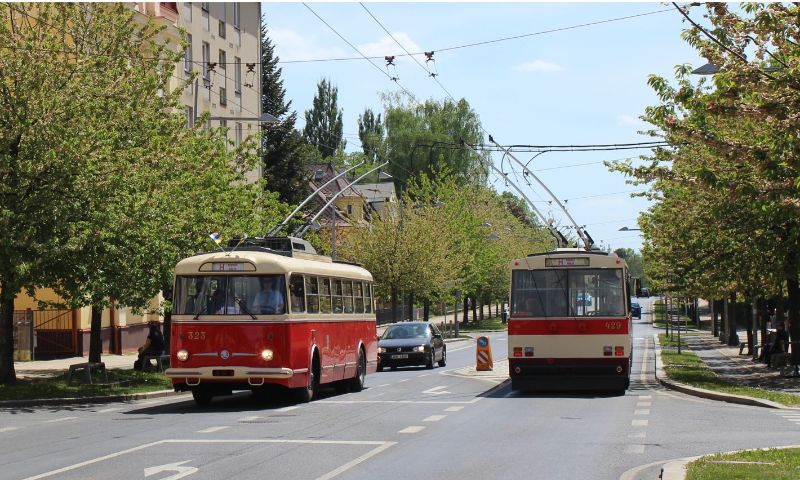Skoda 9Tr Nr.323 und Skoda 14Tr Nr.429 aus Plzen auf der historischen Linie H zum 70-jährigen Trolleybusjubiläum. Foto: J.Lehmann, 15.05.21