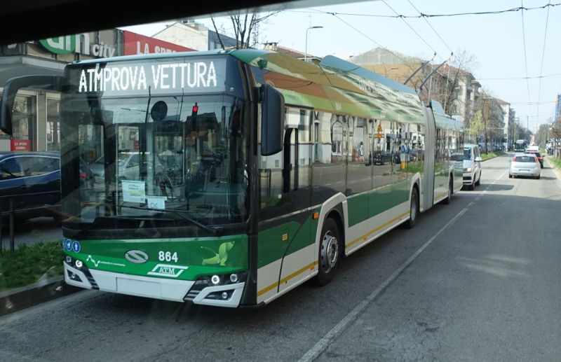 Noch ohne Kennzeichen ist der Trollino 864 auf Testfahrt unterwegs. Foto: J. Lehmann, 21.3.24
