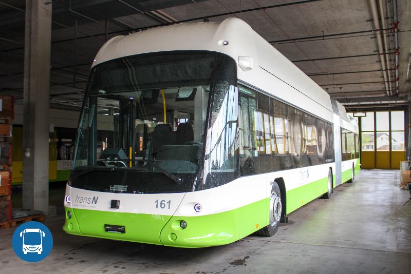 Der erste ausgelieferte Batterie-Trolleybus in der Werkstatt der transN in Marin. Foto: Fa.Hess via Fb.