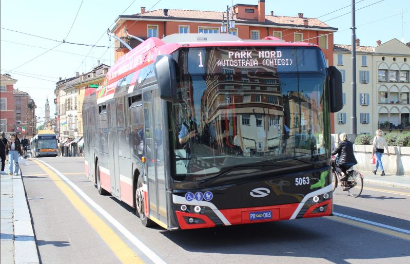 Acht weitere Solaris Trollino 12 werden die letzten MAN/Autodromo 12m/Adtranz-Kiepe ablösen, hier Wagen 5063 als Linie 1, gefolgt vom 044 als Linie 4 am 24.4.23. Foto: J.Lehmann