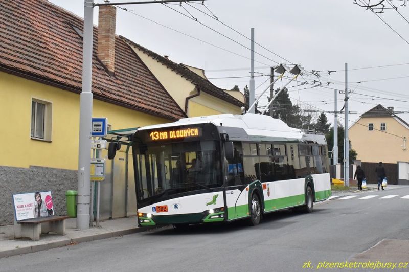 Trolleybus 592 beim Eindrahten in Cernice am ersten Betriebstag. Foto: Zdenek Kresa, www.plzensketrolejbusy.cz