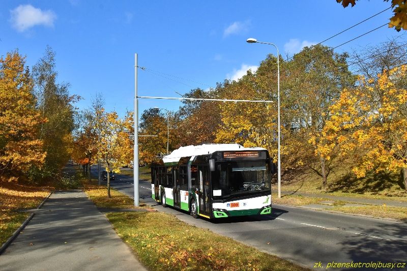 Einer der vier neuen Škoda 26 Tr, bereits PMDP-Aufkleber als Nr. 599 gekennzeichnet, kehrte am 21.10.2021 von einer Probefahrt nach Škoda Electric zurück. Foto: Zdenek Kresa