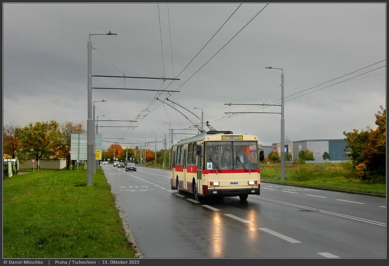 Der aus Pardubice stammende Škoda 14Tr Nr. 311 ist unter der neuen Fahrleitung in Höhe der Haltestelle Fryčovická unterwegs. Foto: Daniel Möschke
