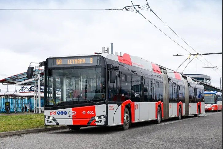 Pressefoto der DPP zur Aufnahme des Linienverkehrs auf der Linie 58 für die Testphase mit Fahrgästen. Foto: DPP – Petr Hejna, siehe: