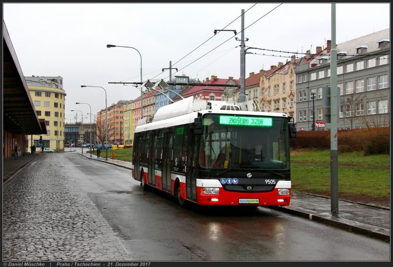 Als erster Testwagen war der SOR AcuMario mit der Nr.9505 vom 9.10.2017 bis zum 13.06.2018  im Einsatz, hier am 21.12.2017. Aufnahme: Daniel Möschke