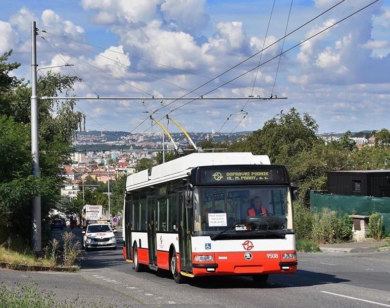 Als erster eigener Trolleybus wurde aus Plzen der Skoda 24Tr Nr. 500 übernommen und als 9508 eingereiht. Foto: Zdeněk Kresa