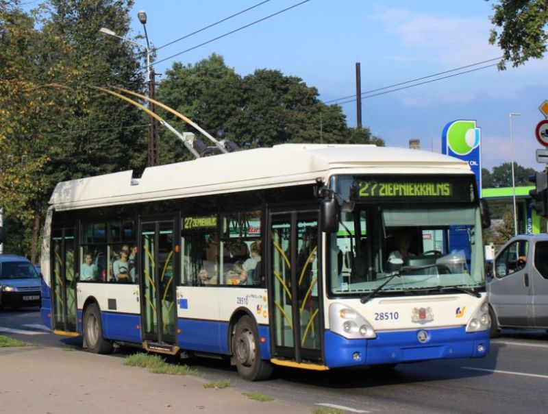 Irisbus/Skoda Nr.28510 auf dem Weg nach Ziepniekkalns auf der Linie 27. Foto: J. Lehmann, 11.09.2014