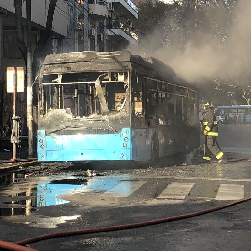 Der ausgebrannte Trolza-Trolleybus Nr. 27. Foto: TwitterX