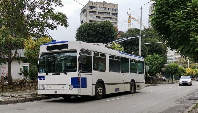 Als einer der ersten Ende September gelieferten Trolleybusse aus Lausanne ging der NAW 777 mit der Betriebs-Nr. 57771 in den Liniendienst. Foto: Peter Ivanov