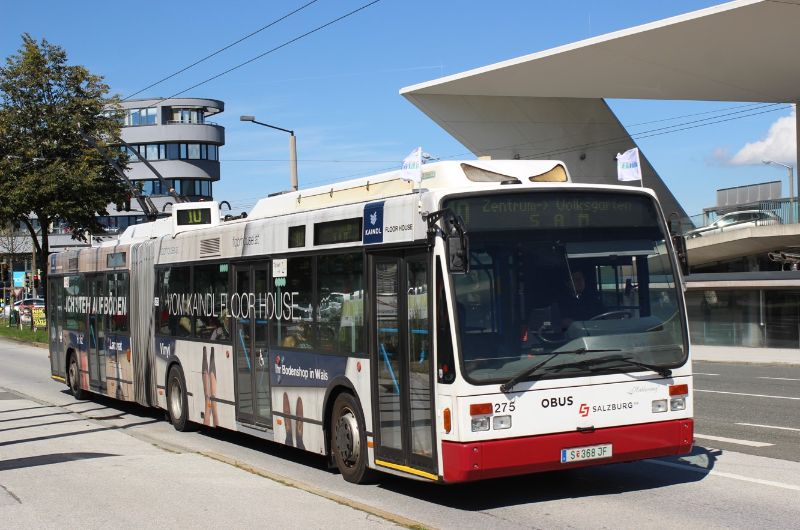 Von den ursprünglich 30 in 2000-2003 neu beschafften VanHool-Gelenktrolleybussen wurden vier weitere in 2023 abgestellt, unter anderem auch Wagen 275, der am 12.9.22 noch auf der Linie 10 im Einsatz war. Foto: J.Lehmann