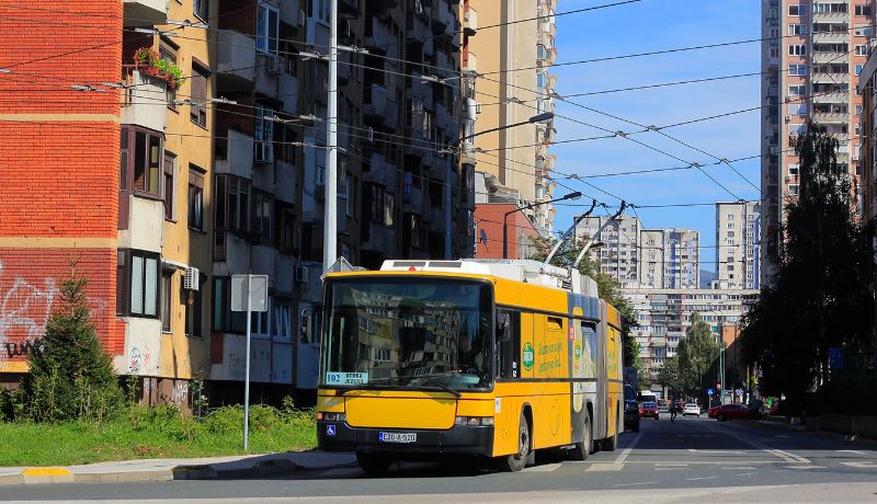 Zudem befinden sich noch rund ein Duzend ehemaliger Schweizer Trolleybusse im Einsatz, hier der 2019 aus Bern (dort Nr.16) übernommene SwissTrolley 652 am 27. September 2023. Foto: Semën Kuznetsov