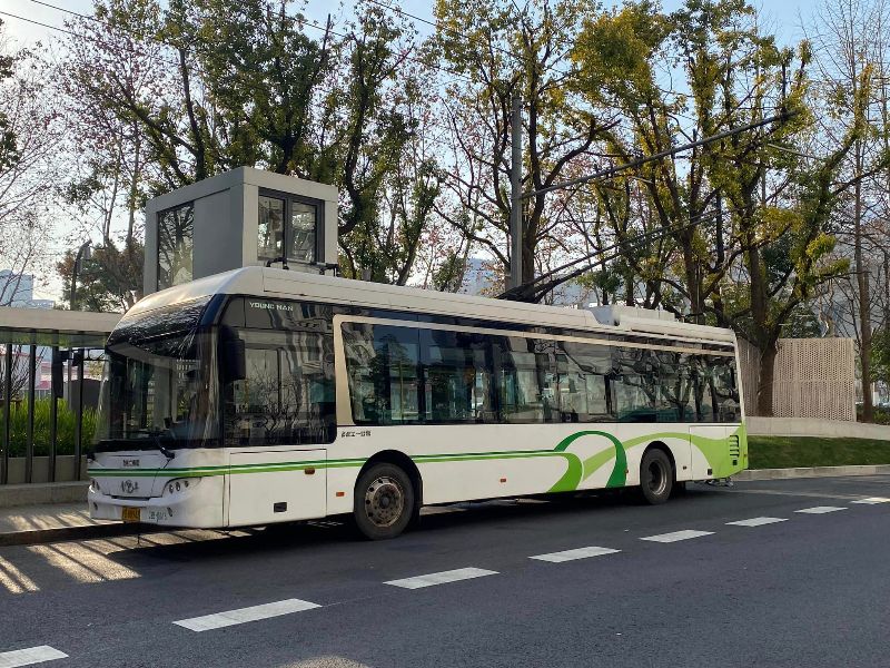 Abschied für die Youngman-Trolleybusse am 17.01.2023, hier Wagen J2B-0015. Foto: Li Chao via Fb.