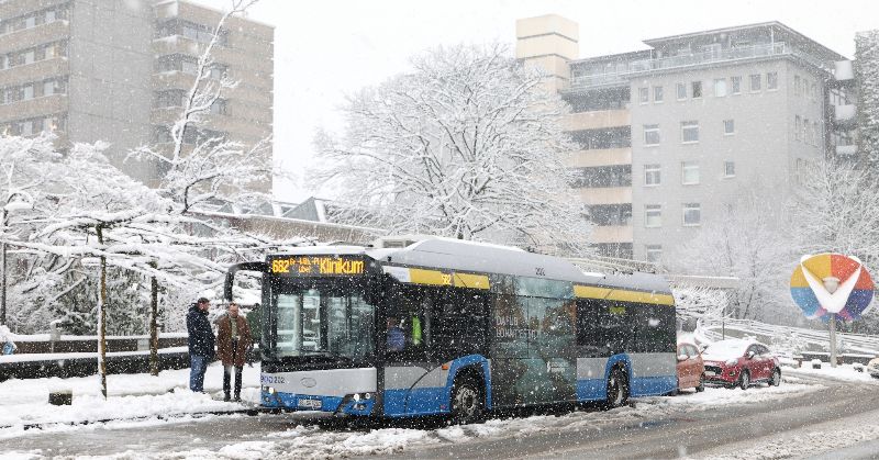 Bei zwei der vier Fahrten kommt ein Solo-BOB (hier Wagen 202) auf den Fahrten der 682 über das Klinikum zum Einsatz, der tagsüber auf der Linie 685 zum Einsatz kommt. Foto: SWS (www.sobus.net)