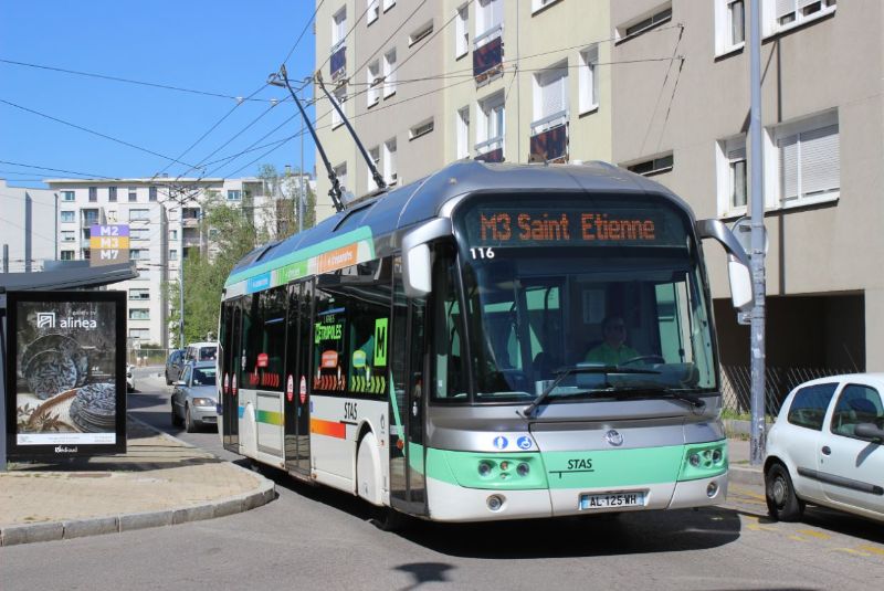 Am 12.09.2019 passiert Cristalis 116 die Kreuzung an der Haltestelle Tarentaize mit der Linie M7, an diesem Tag waren nur drei Trolleybusse 115, 116, 117 auf den 8 Kursen der Linie M3 im Einsatz. Foto: J. Lehmann