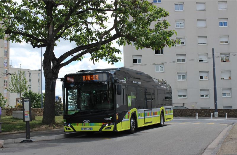 Solaris 133 pausiert an der provisorischen Endhaltestelle in Cotonne. Foto: J. Lehmann, 24.5.22