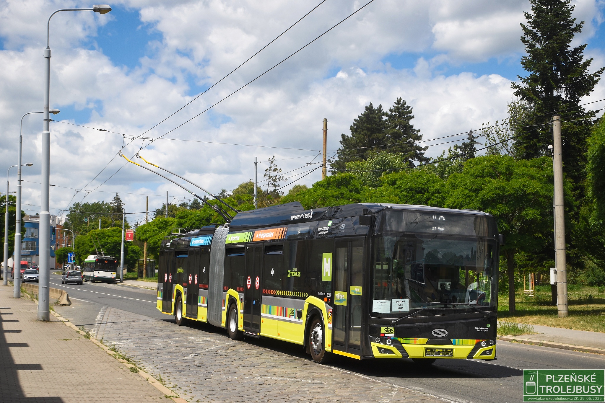 Der sechste der neuen Trolleybusse wird im Bild bei einer Probefahrt in der Zborovská-Straße festgehalten. Foto: Zdenek Kresa